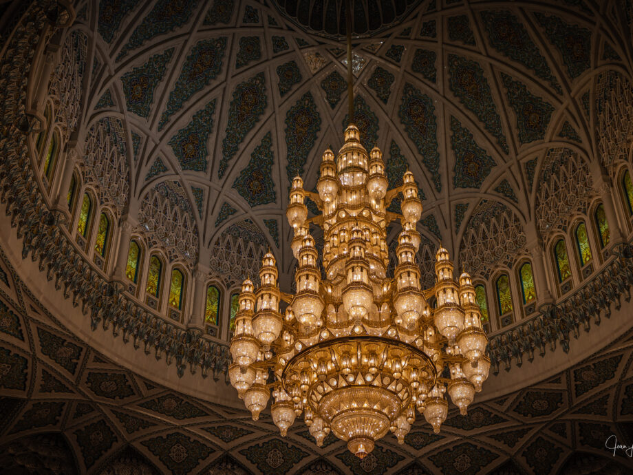 Le Grand Lustre [Qaboos Grand Mosque]