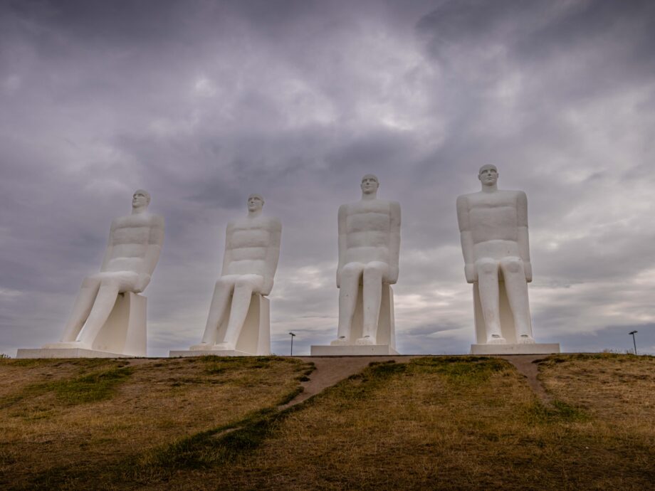 Les hommes regardent la mer [Esbjerg, Danemark]