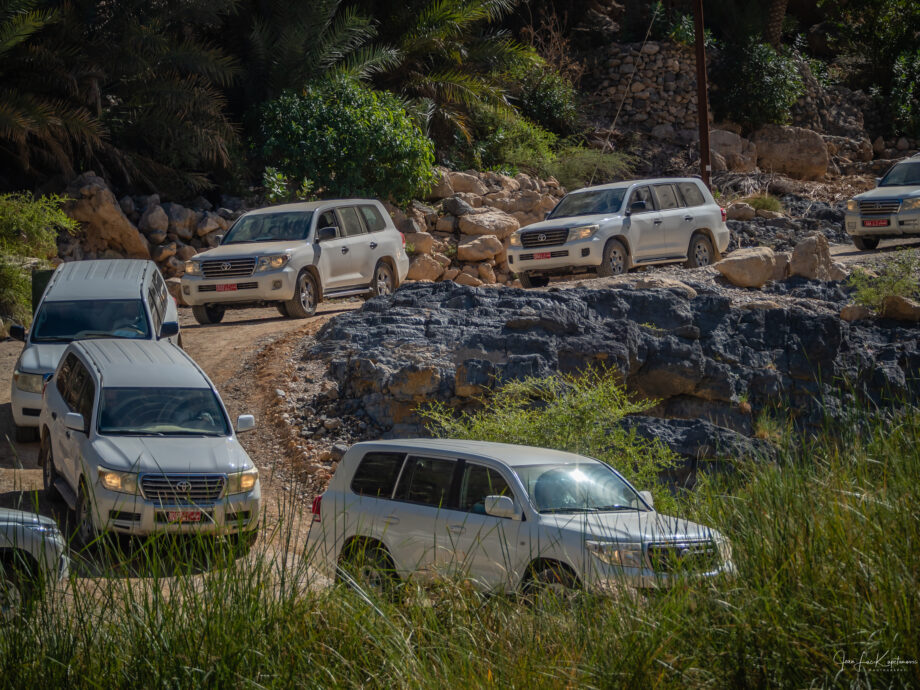 le convoi de touristes passe..