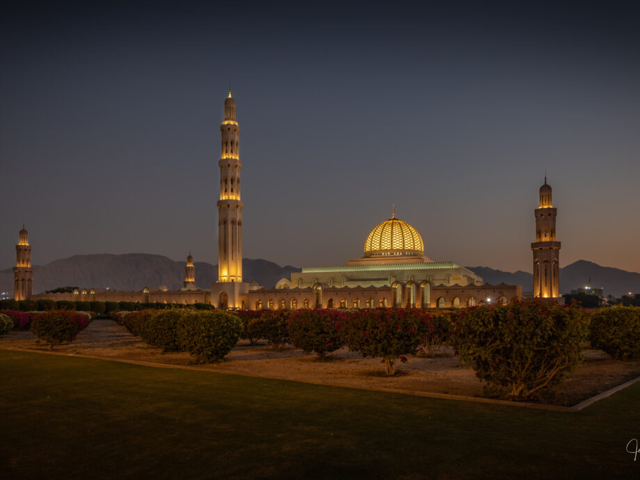 la nuit tombée [Sultan Qaboos Grand Mosque]