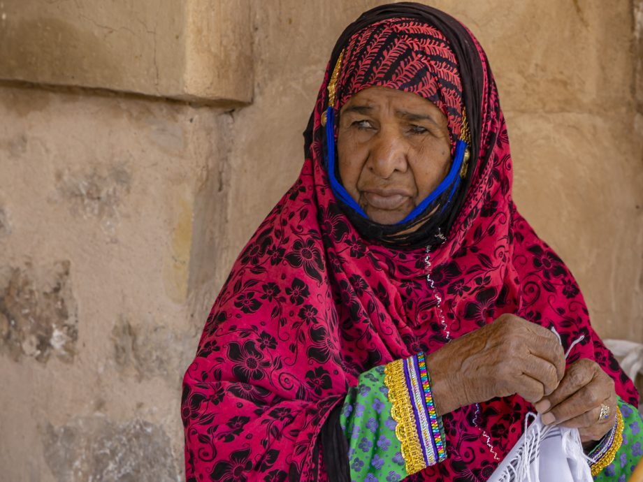 La brodeuse [Fort de Nizwa]
