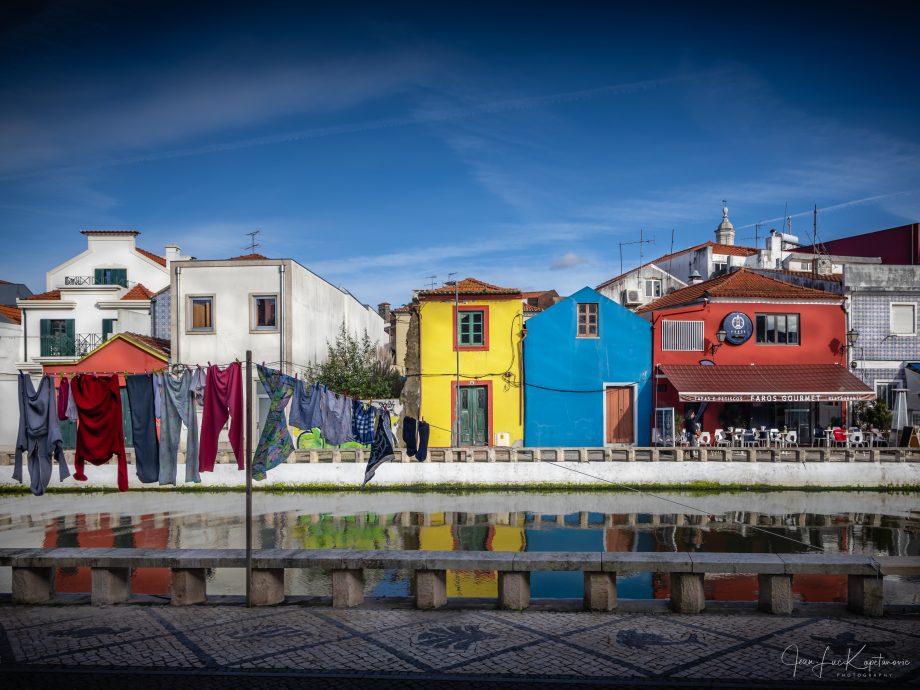 le linge au fil de l'eau [Aveiro, Portugal]