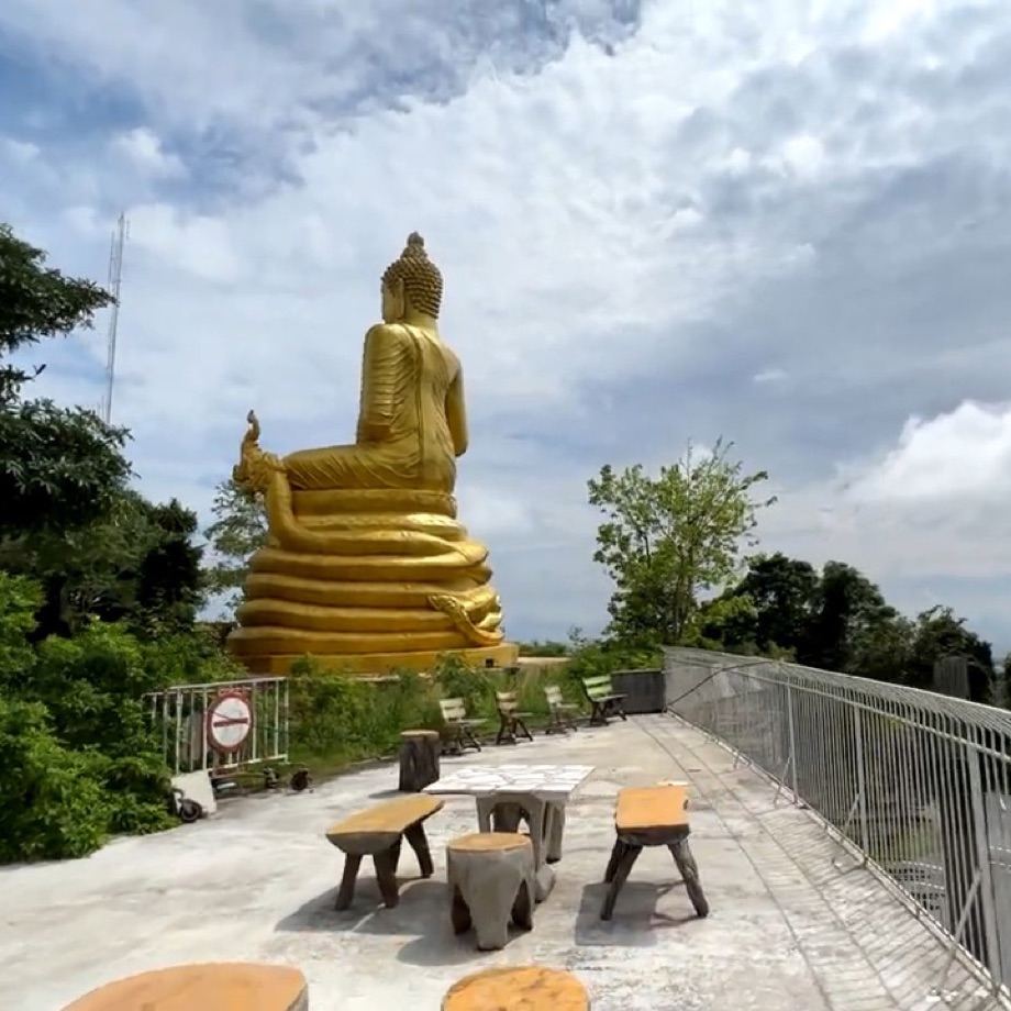 Le bouddha doré en l'honneur de la reine Sirikit