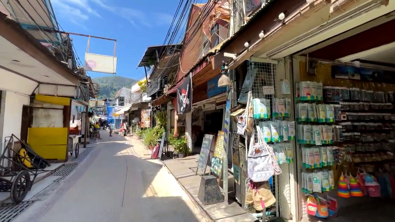 Une ruelle commerçante, masques N95 en vente