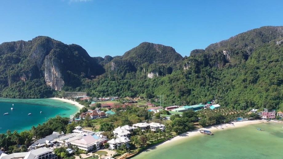 L'isthme et ses deux plages, vus du drone