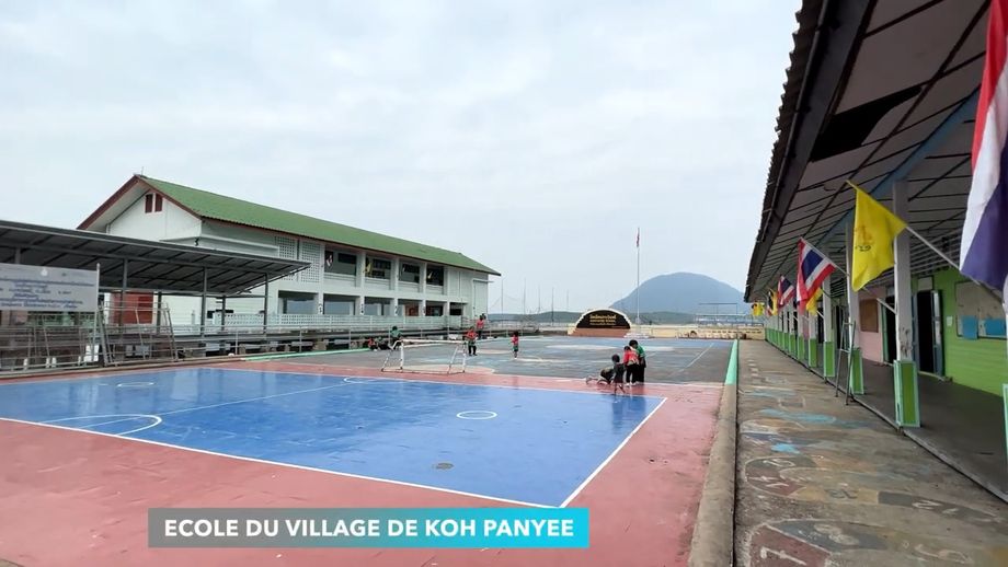 La cour de l'école de Koh Panyee