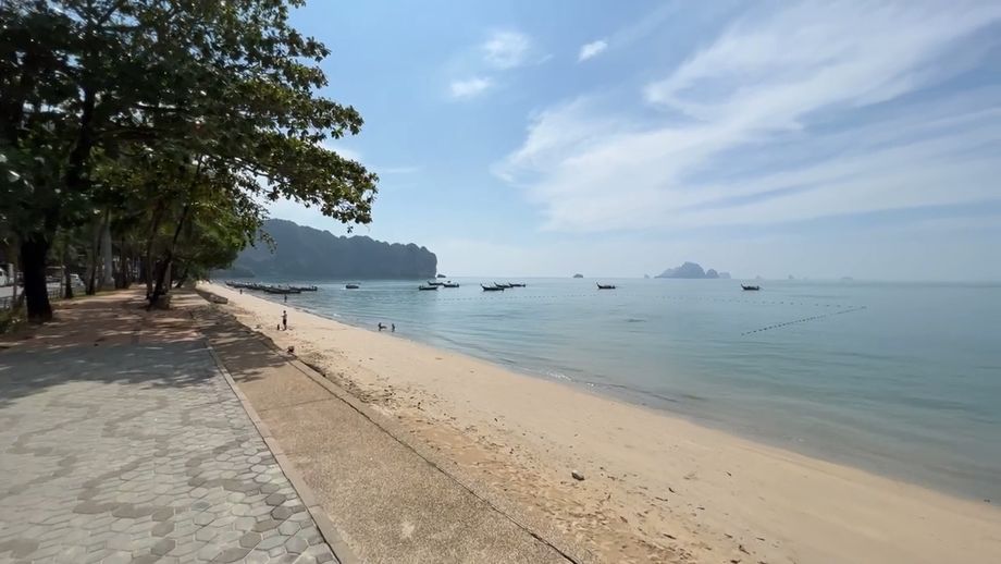 La plage d'Ao Nang, un matin de 2021